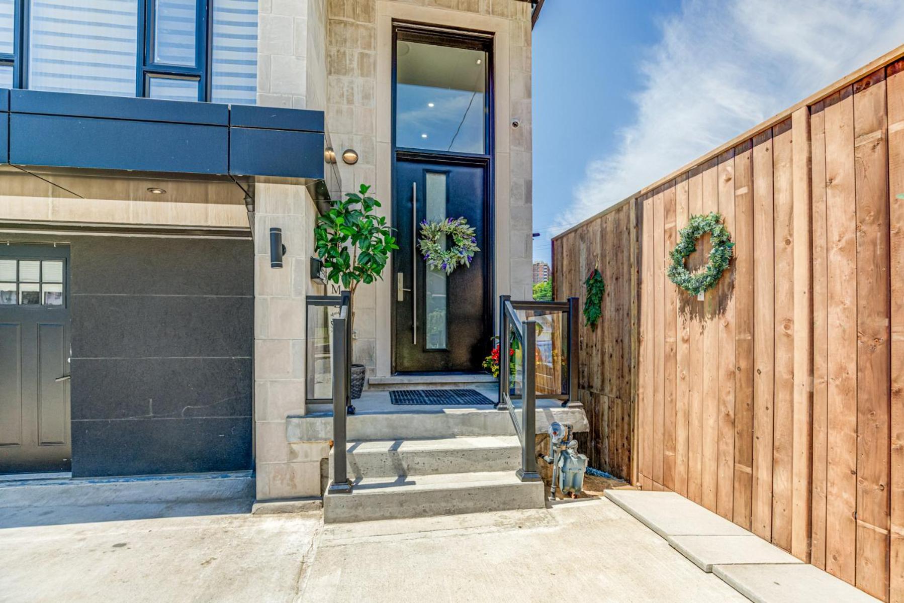 Modern City Living -Newly Built Toronto Exterior foto